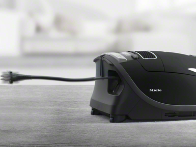 Пылесос Miele SGSK3 Complete C3 Silence EcoLine Black - купить онлайн, цена 48 510 ₽, стоимость доставки по МСК и РФ от 300 рублей, заказать сейчас! Пылесос Miele SGSK3 Complete C3 Silence EcoLine Black купить за 48 510 ₽ в Москве с доставкой по РФ