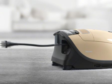 Пылесос Miele SGDA0 Complete C3 слоновая кость - купить онлайн, цена 43 800 ₽, стоимость доставки по МСК и РФ от 300 рублей, заказать сейчас! Пылесос Miele SGDA0 Complete C3 слоновая кость купить за 43 800 ₽ в Москве с доставкой по РФ