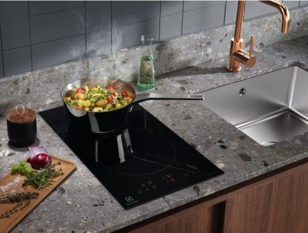 Варочная панель Electrolux LIT30231C купить за 35&nbsp;390 ₽ в Москве с доставкой по РФ