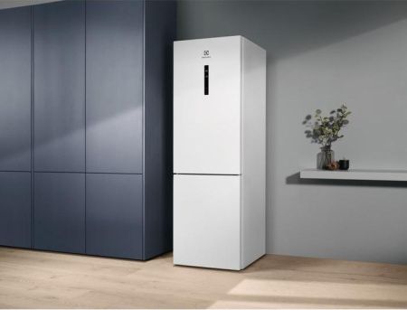 Холодильник Electrolux LNC7ME32W2 купить за 75&nbsp;940 ₽ в Москве с доставкой по РФ