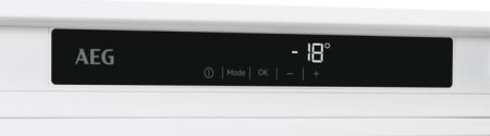 Встраиваемая морозильная камера AEG ABR81816NC купить за 170&nbsp;600 ₽ в Москве с доставкой по РФ