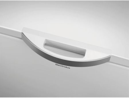 Морозильный ларь Electrolux LCB3LF20W0 - купить онлайн, цена 63 990 ₽, стоимость доставки по МСК и РФ от 300 рублей, заказать сейчас! Морозильный ларь Electrolux LCB3LF20W0 купить за 63 990 ₽ в Москве с доставкой по РФ