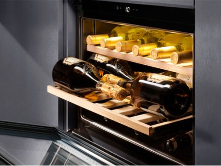 Встраиваемый винный шкаф Electrolux KBW5X - купить онлайн, цена 149 000 ₽, стоимость доставки по МСК и РФ от 300 рублей, заказать сейчас! Встраиваемый винный шкаф Electrolux KBW5X купить за 149 000 ₽ в Москве с доставкой по РФ