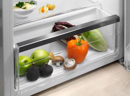 Холодильник Electrolux LXB1AE13W0 - купить онлайн, цена 38 030 ₽, стоимость доставки по МСК и РФ от 300 рублей, заказать сейчас! Холодильник Electrolux LXB1AE13W0 купить за 38 030 ₽ в Москве с доставкой по РФ