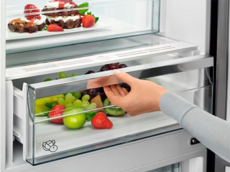 Холодильник AEG RCB732E5MB - купить онлайн, цена 100 890 ₽, стоимость доставки по МСК и РФ от 300 рублей, заказать сейчас! Холодильник AEG RCB732E5MB купить за 100 890 ₽ в Москве с доставкой по РФ