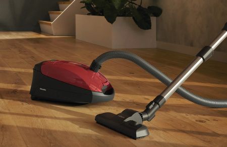 Пылесос Miele SBAF5 Classic C1 манговый красный купить за 28&nbsp;600 ₽ в Москве с доставкой по РФ