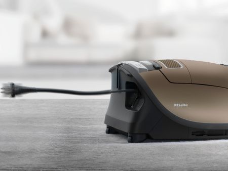 Пылесос Miele SGFP 3 Complete C 3 Electro EcoLine - купить онлайн, цена 93 600 ₽, стоимость доставки по МСК и РФ от 300 рублей, заказать сейчас! Пылесос Miele SGFP 3 Complete C 3 Electro EcoLine купить за 93 600 ₽ в Москве с доставкой по РФ