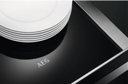 Ящик для подогрева посуды AEG KDE911424B купить за 84&nbsp;990 ₽ в Москве с доставкой по РФ