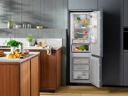Встраиваемый холодильник Electrolux ENC8MD19S купить за 203&nbsp;830 ₽ в Москве с доставкой по РФ