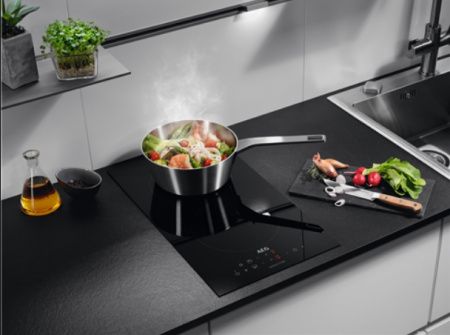 Варочная панель AEG IKB32300CB купить за 49&nbsp;000 ₽ в Москве с доставкой по РФ