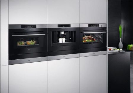 Компактный духовой шкаф AEG KMR761000M купить за 85&nbsp;900 ₽ в Москве с доставкой по РФ
