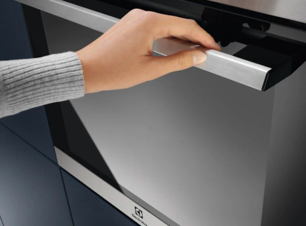 Духовой шкаф Electrolux OEH3C00BX - купить за 40&nbsp;490 ₽ в Москве с доставкой по РФ
