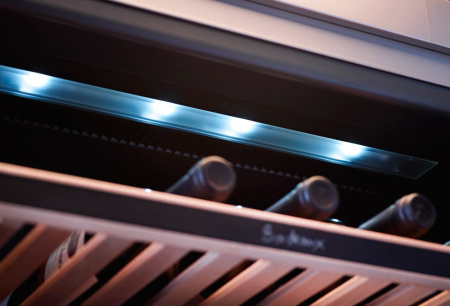 Винный холодильник Miele KWT 6833 SG - купить онлайн, цена 748 800 ₽, стоимость доставки по МСК и РФ от 300 рублей, заказать сейчас! Винный холодильник Miele KWT 6833 SG купить за 748 800 ₽ в Москве с доставкой по РФ