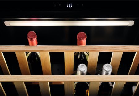 Встраиваемый винный шкаф Electrolux KBW5X - купить онлайн, цена 149 000 ₽, стоимость доставки по МСК и РФ от 300 рублей, заказать сейчас! Встраиваемый винный шкаф Electrolux KBW5X купить за 149 000 ₽ в Москве с доставкой по РФ