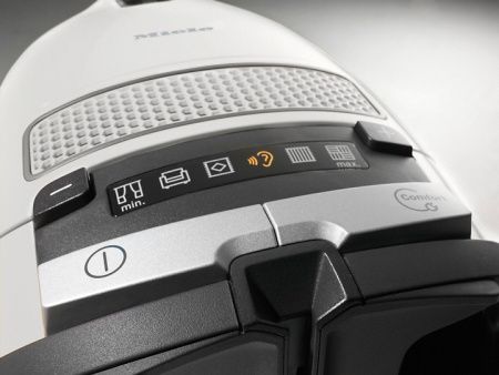 Пылесос Miele SGSP 3 Complete C 3 Jubilee - купить онлайн, цена 80 500 ₽, стоимость доставки по МСК и РФ от 300 рублей, заказать сейчас! Пылесос Miele SGSP 3 Complete C 3 Jubilee купить за 80 500 ₽ в Москве с доставкой по РФ