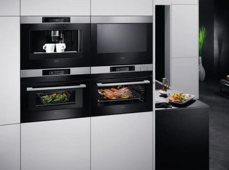 Компактный духовой шкаф AEG KMR761000M купить за 85&nbsp;900 ₽ в Москве с доставкой по РФ