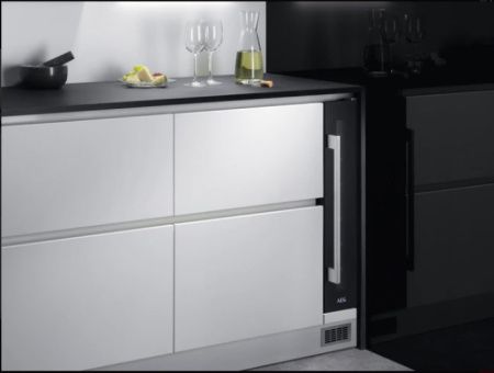 Встраиваемый винный шкаф AEG SWB61501DG купить за 49&nbsp;900 ₽ в Москве с доставкой по РФ