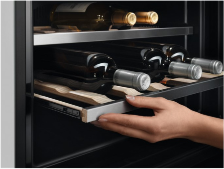 Встраиваемый винный шкаф AEG KWE884520M купить за 179&nbsp;900 ₽ в Москве с доставкой по РФ
