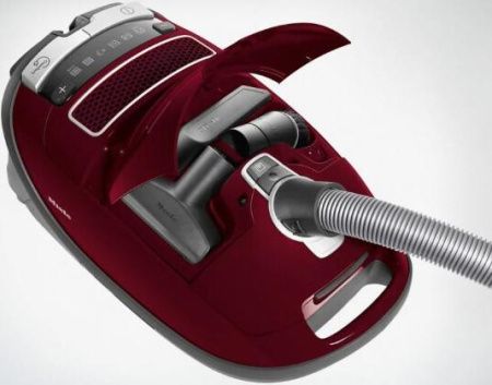 Пылесос Miele Complete C 3 Active tayperry red - купить онлайн, цена 47 900 ₽, стоимость доставки по МСК и РФ от 300 рублей, заказать сейчас! Пылесос Miele Complete C 3 Active tayperry red купить за 47 900 ₽ в Москве с доставкой по РФ