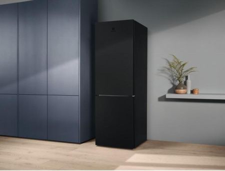Холодильник Electrolux LNT7ME32M1 - купить онлайн, цена 102 210 ₽, стоимость доставки по МСК и РФ от 300 рублей, заказать сейчас! Холодильник Electrolux LNT7ME32M1 купить за 102 210 ₽ в Москве с доставкой по РФ