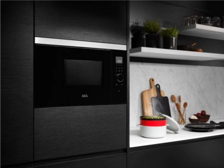 Встраиваемая микроволновая печь AEG MBB1756DEM купить за 97&nbsp;490 ₽ в Москве с доставкой по РФ