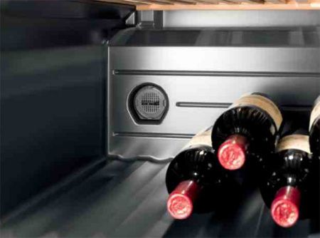 Винный шкаф Liebherr WKt 5552 - купить онлайн, цена 439 990.45 ₽, стоимость доставки по МСК и РФ от 300 рублей, заказать сейчас! Винный шкаф Liebherr WKt 5552 купить за 439 990.45 ₽ в Москве с доставкой по РФ