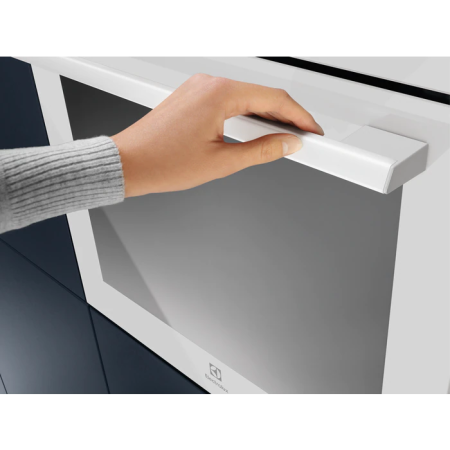 Духовой шкаф Electrolux OEF3H90BW купить за 45&nbsp;990 ₽ в Москве с доставкой по РФ