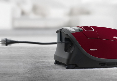 Пылесос Miele SGDA3 Complete C3 ежевичный красный - купить онлайн, цена 44 200 ₽, стоимость доставки по МСК и РФ от 300 рублей, заказать сейчас! Пылесос Miele SGDA3 Complete C3 ежевичный красный купить за 44 200 ₽ в Москве с доставкой по РФ