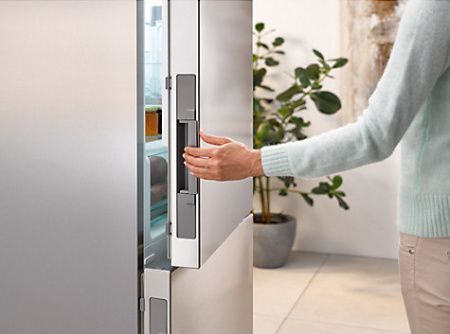 Холодильник Miele KFN 29483 D EDT/CS - купить онлайн, цена 299 000 ₽, стоимость доставки по МСК и РФ от 300 рублей, заказать сейчас! Холодильник Miele KFN 29483 D EDT/CS купить за 299 000 ₽ в Москве с доставкой по РФ