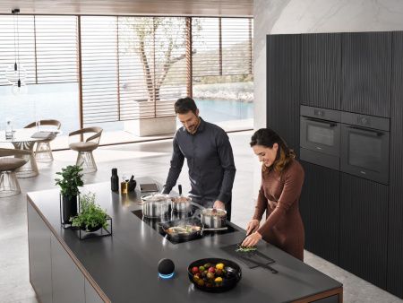 Индукционная варочная панель Miele KMDA 7272 FL U - купить онлайн, цена 344 300 ₽, стоимость доставки по МСК и РФ от 300 рублей, заказать сейчас! Индукционная варочная панель Miele KMDA 7272 FL U купить за 344 300 ₽ в Москве с доставкой по РФ