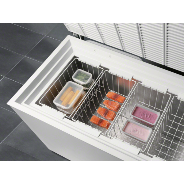 Морозильный ларь Electrolux EC 2200 AOW2 - купить за 112&nbsp;300 ₽ в Москве с доставкой по РФ