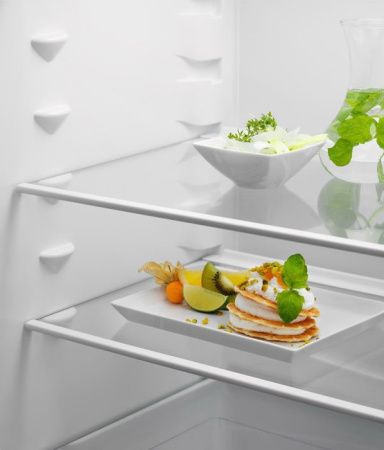 Встраиваемый холодильник Electrolux LNT3FF18S - купить онлайн, цена 110 700 ₽, стоимость доставки по МСК и РФ от 300 рублей, заказать сейчас! Встраиваемый холодильник Electrolux LNT3FF18S купить за 110 700 ₽ в Москве с доставкой по РФ