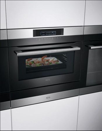 Компактный духовой шкаф AEG KMR761000M купить за 85&nbsp;900 ₽ в Москве с доставкой по РФ
