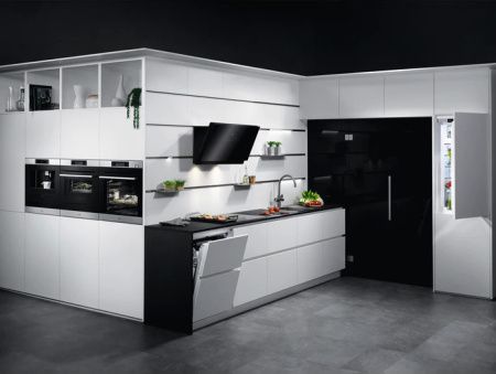 Встраиваемая микроволновая печь AEG KMR721000M купить за 126&nbsp;200 ₽ в Москве с доставкой по РФ