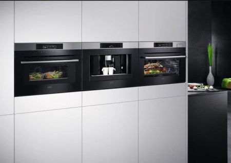 Компактный духовой шкаф AEG KMR761000M купить за 85&nbsp;900 ₽ в Москве с доставкой по РФ