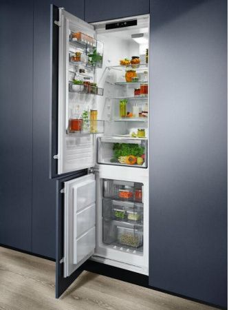 Встраиваемый холодильник Electrolux ENS8TE19S купить за 140&nbsp;500 ₽ в Москве с доставкой по РФ