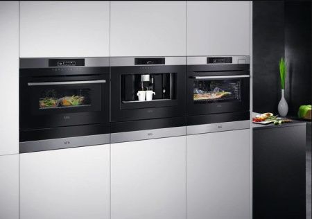 Компактный духовой шкаф AEG KMR761000M купить за 85&nbsp;900 ₽ в Москве с доставкой по РФ