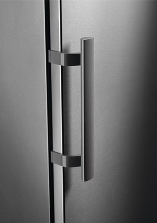 Холодильник Electrolux ERF 3307 AOX - купить онлайн, цена 110 000 ₽, стоимость доставки по МСК и РФ от 300 рублей, заказать сейчас! Холодильник Electrolux ERF 3307 AOX купить за 110 000 ₽ в Москве с доставкой по РФ