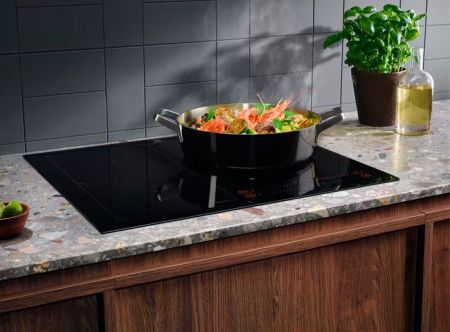 Варочная панель Electrolux EIS62453 купить за 55&nbsp;330 ₽ в Москве с доставкой по РФ