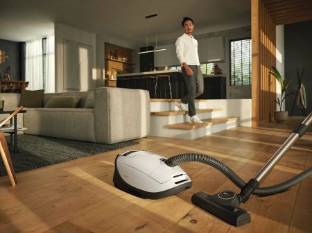 Пылесос Miele SGDA3 Complete C3 125 Edition белый лотос купить за 39&nbsp;100 ₽ в Москве с доставкой по РФ