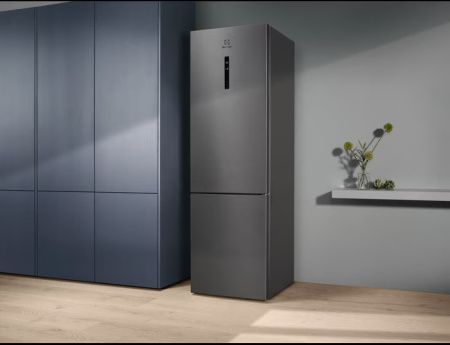 Холодильник Electrolux LNT7ME34X2 - купить онлайн, цена 136 080 ₽, стоимость доставки по МСК и РФ от 300 рублей, заказать сейчас! Холодильник Electrolux LNT7ME34X2 купить за 136 080 ₽ в Москве с доставкой по РФ
