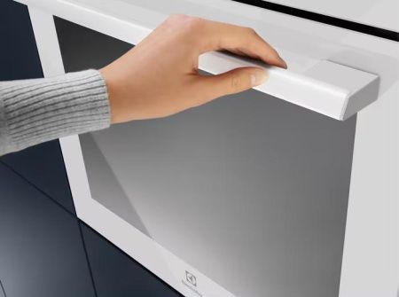 Духовой шкаф Electrolux EOF3H40BW купить за 42&nbsp;800 ₽ в Москве с доставкой по РФ