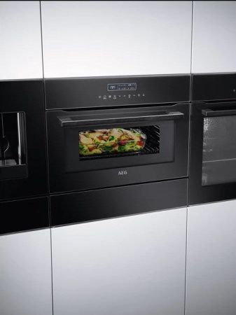 Компактный духовой шкаф AEG KME761000B купить за 89&nbsp;900 ₽ в Москве с доставкой по РФ
