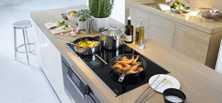 Индукционная варочная панель Miele KM6395 - купить онлайн, цена 392 200 ₽, стоимость доставки по МСК и РФ от 300 рублей, заказать сейчас! Индукционная варочная панель Miele KM6395 купить за 392 200 ₽ в Москве с доставкой по РФ