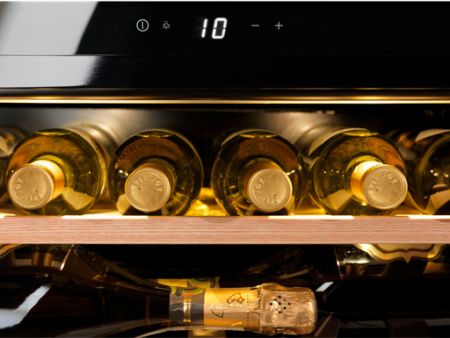 Встраиваемый винный шкаф Electrolux KBW5X - купить онлайн, цена 149 000 ₽, стоимость доставки по МСК и РФ от 300 рублей, заказать сейчас! Встраиваемый винный шкаф Electrolux KBW5X купить за 149 000 ₽ в Москве с доставкой по РФ