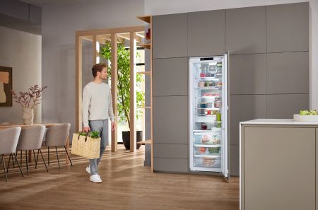 Встраиваемый холодильник Miele K 7797 C R купить за 422&nbsp;500 ₽ в Москве с доставкой по РФ