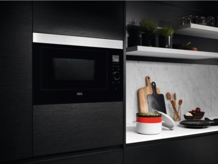 Встраиваемая микроволновая печь AEG MBE2658DEM купить за 66&nbsp;400 ₽ в Москве с доставкой по РФ