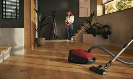 Пылесос Miele SBAF5 Classic C1 манговый красный купить за 28&nbsp;600 ₽ в Москве с доставкой по РФ